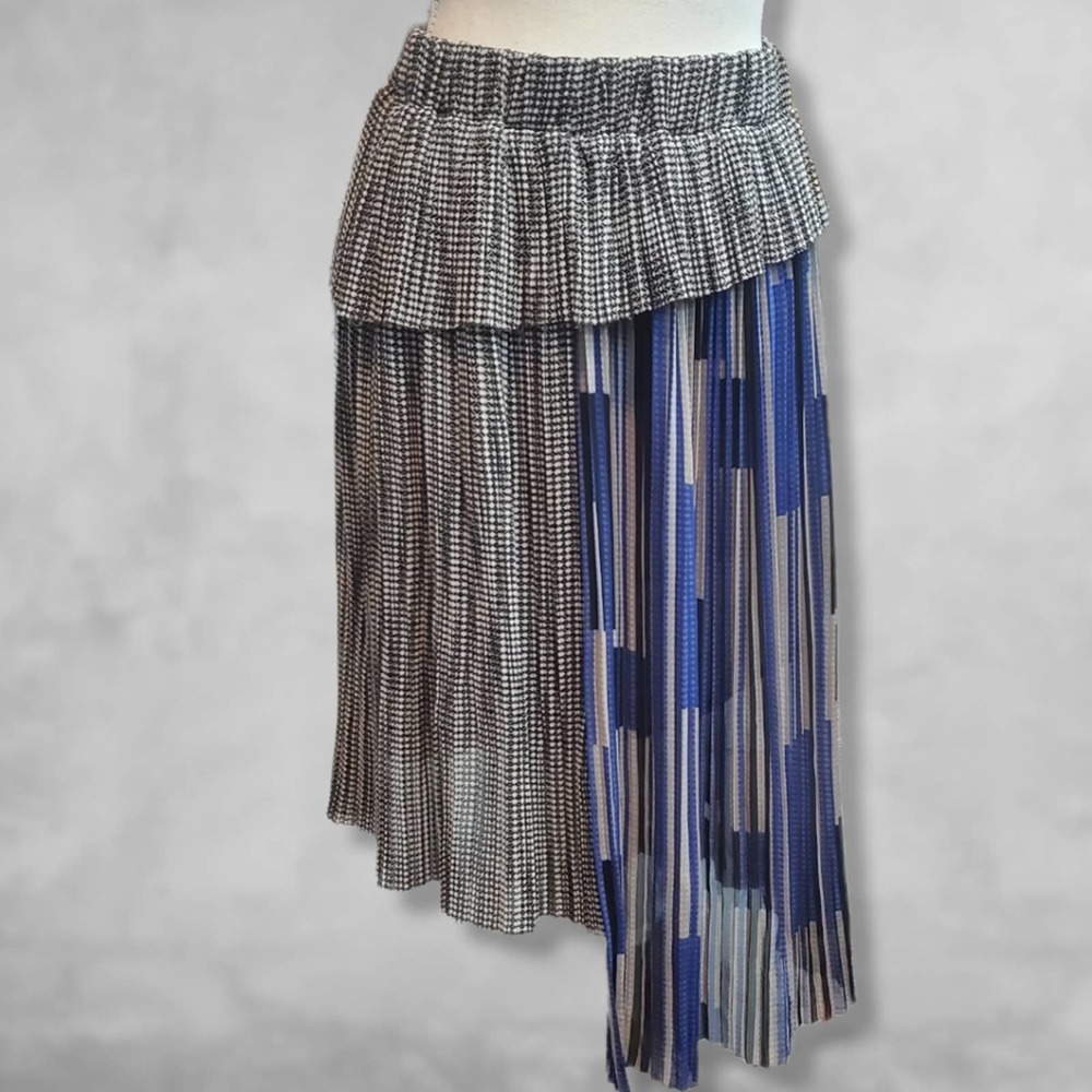 Last Chance! H&M Size 8 Asymmetrical Pleated Skirt
